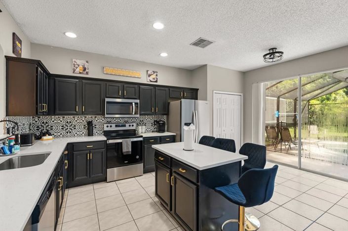 Image No.11-7 Bed Property for sale