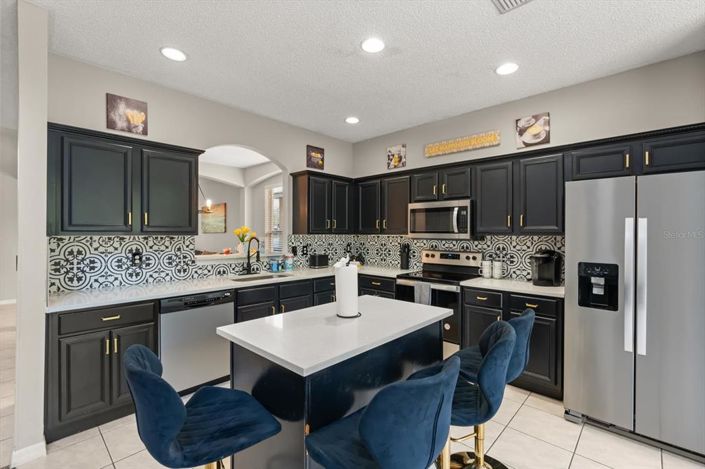 Image No.12-7 Bed Property for sale