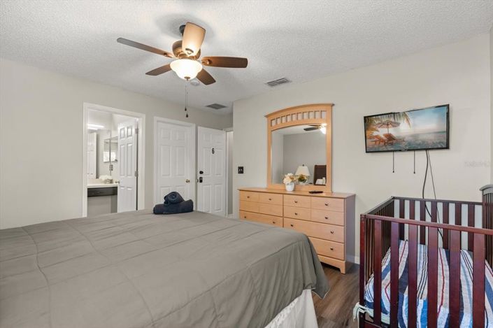 Image No.23-7 Bed Property for sale