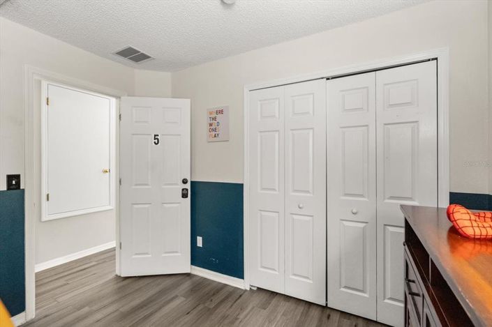 Image No.25-7 Bed Property for sale