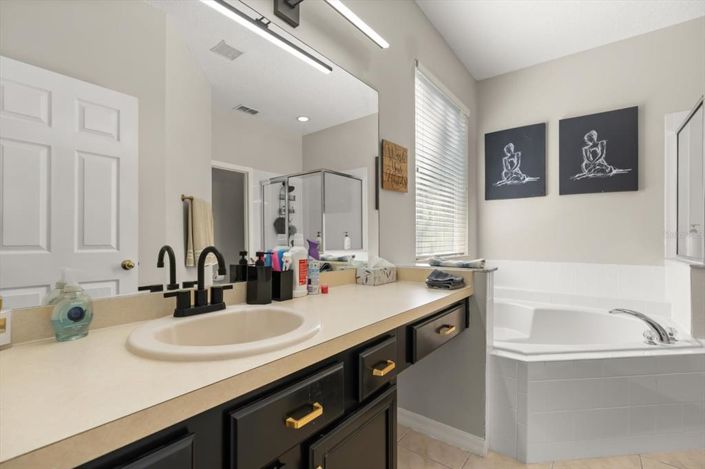 Image No.38-7 Bed Property for sale