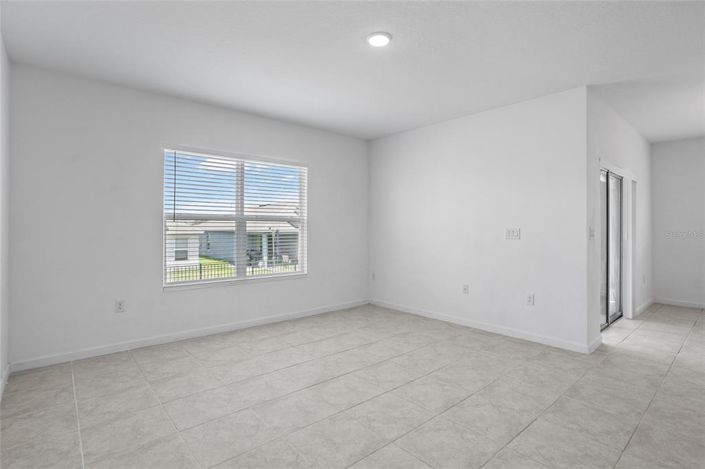 Image No.28-4 Bed Property for sale