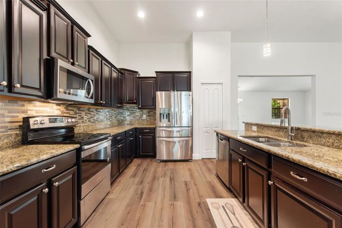 Image No.12-4 Bed Property for sale