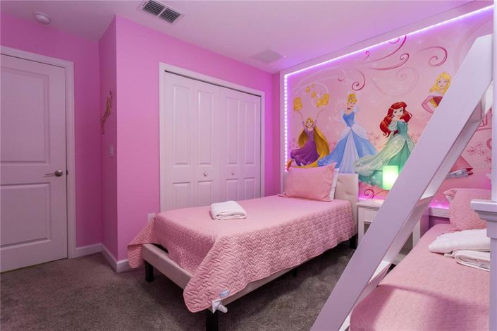 Image No.30-4 Bed Townhouse for sale