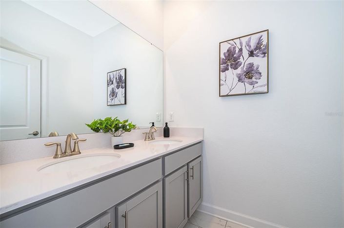 Image No.13-5 Bed Townhouse for sale