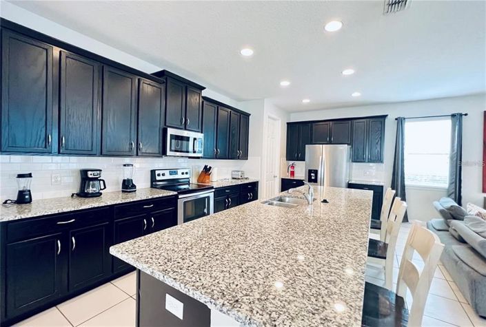 Image No.13-9 Bed Property for sale