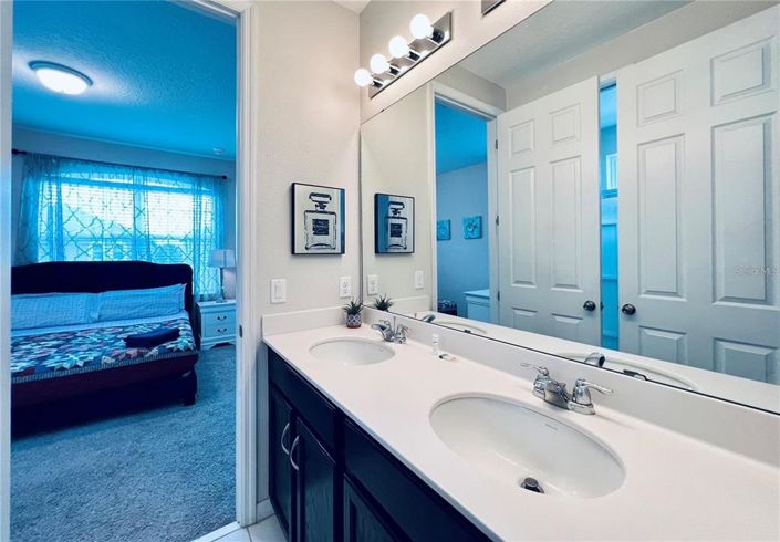 Image No.35-9 Bed Property for sale