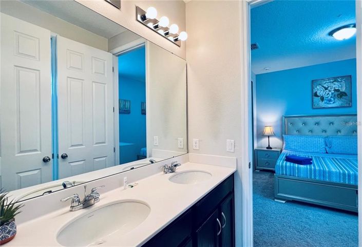 Image No.36-9 Bed Property for sale