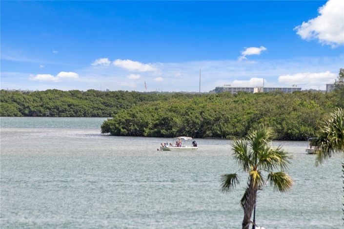 Image No.25-2 Bed Townhouse for sale