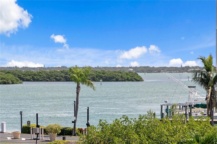 Image No.35-2 Bed Townhouse for sale