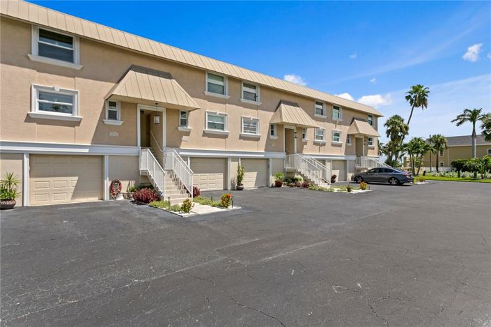 Image No.59-2 Bed Townhouse for sale