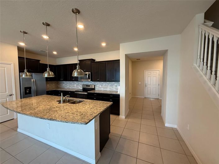 Image No.4-5 Bed Townhouse for sale