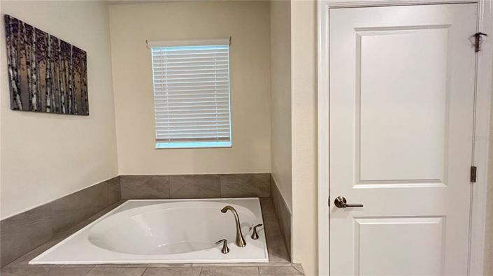 Image No.14-7 Bed Property for sale