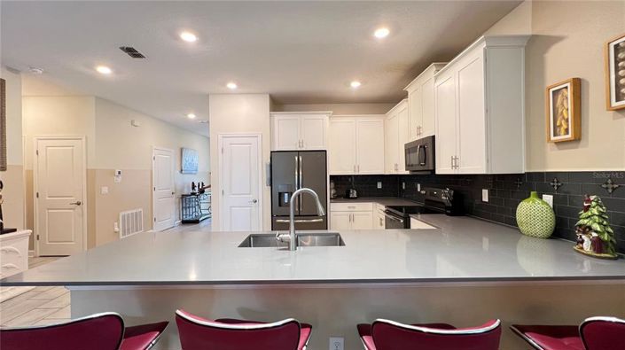 Image No.30-7 Bed Property for sale