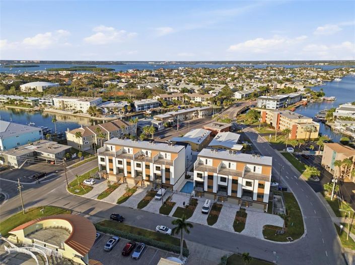 Image No.1-5 Bed Townhouse for sale