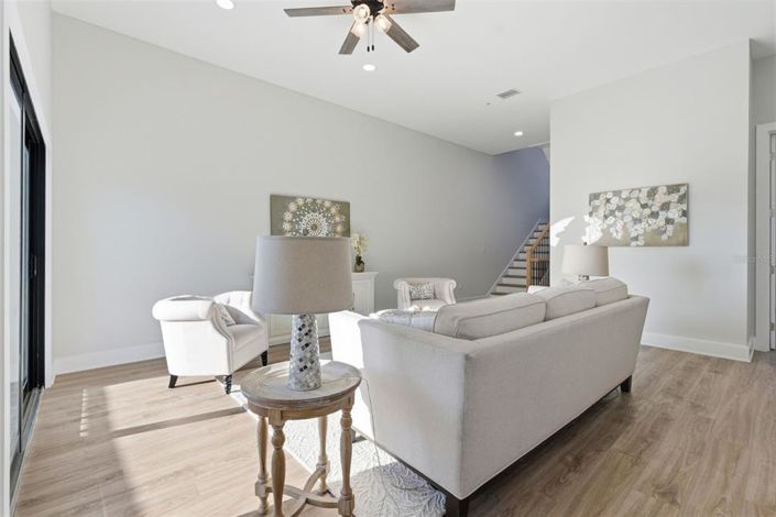 Image No.16-5 Bed Townhouse for sale