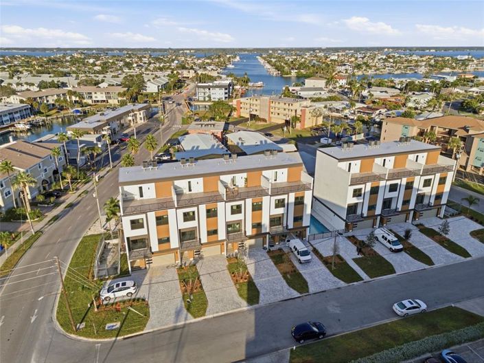 Image No.2-5 Bed Townhouse for sale