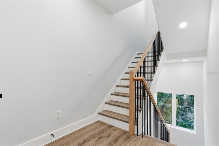 Image No.28-5 Bed Townhouse for sale