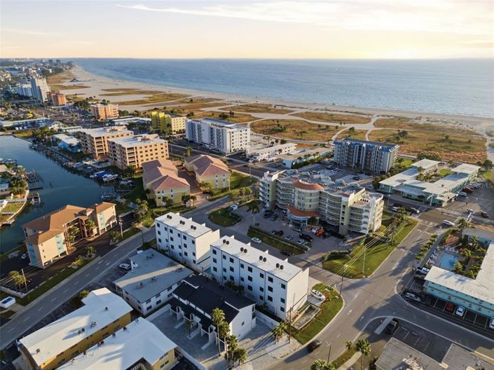 Image No.3-5 Bed Townhouse for sale