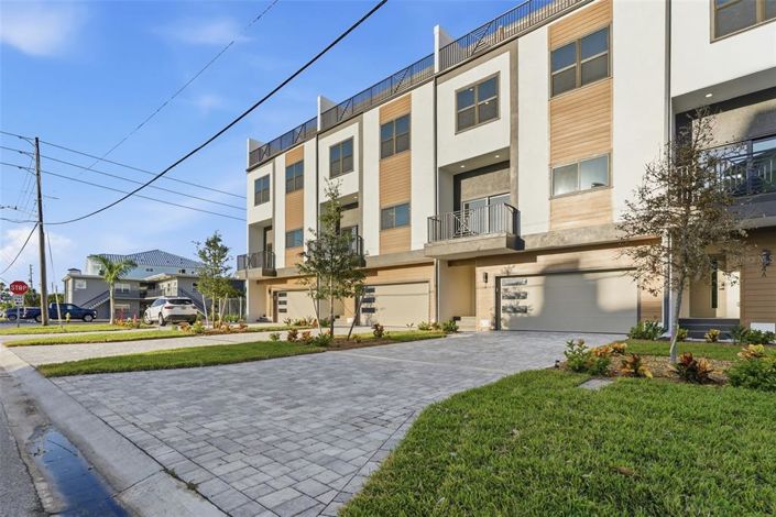 Image No.4-5 Bed Townhouse for sale