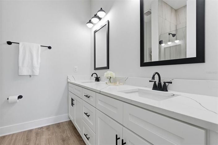 Image No.42-5 Bed Townhouse for sale