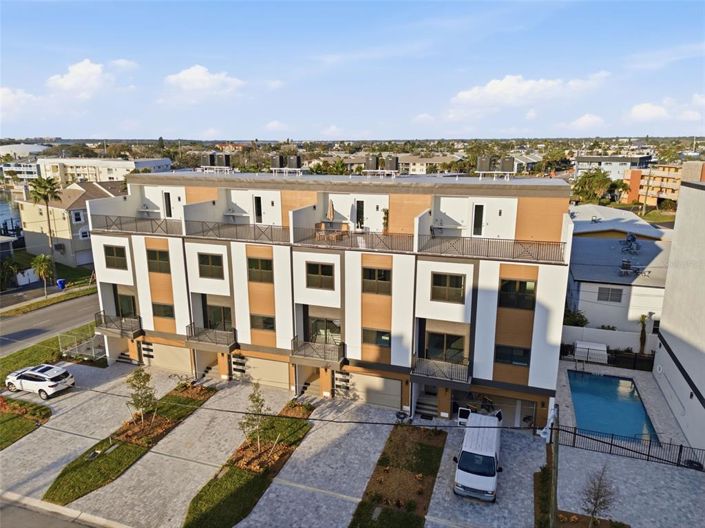 Image No.48-5 Bed Townhouse for sale