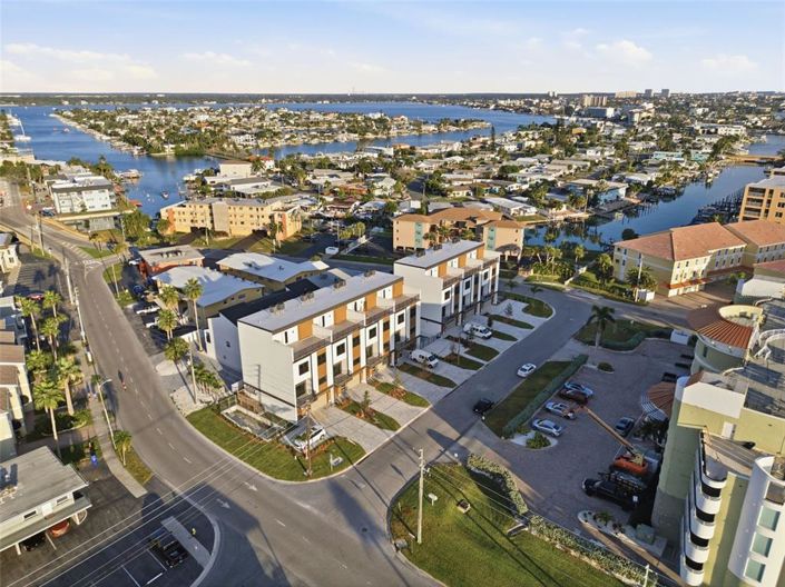 Image No.50-5 Bed Townhouse for sale