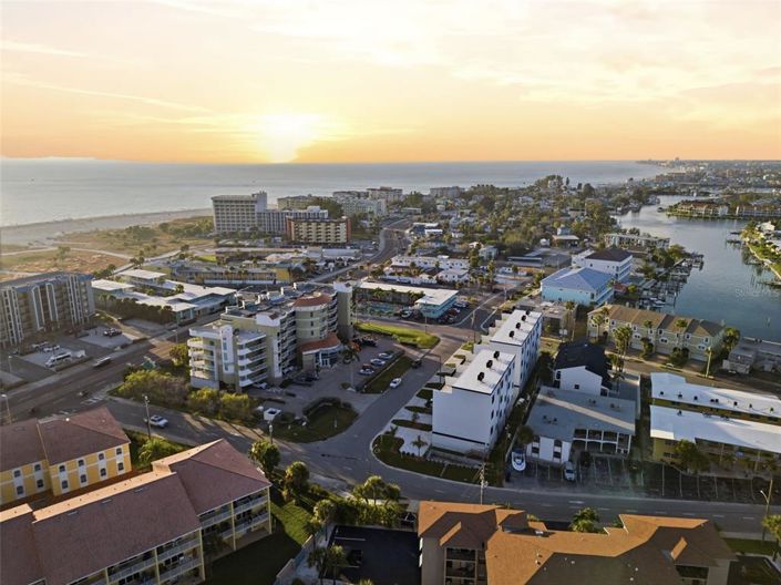 Image No.54-5 Bed Townhouse for sale