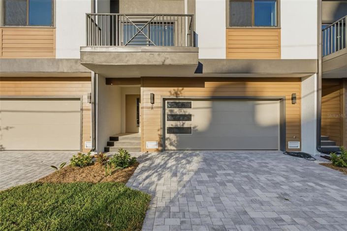 Image No.8-5 Bed Townhouse for sale