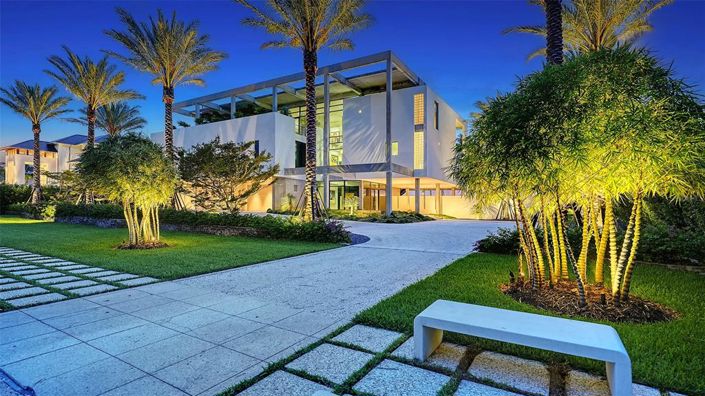 Image No.10-5 Bed Property for sale