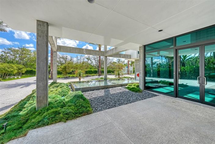 Image No.11-5 Bed Property for sale