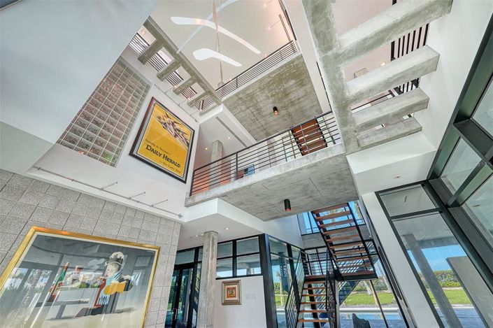 Image No.12-5 Bed Property for sale