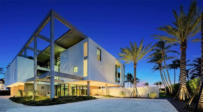 Image No.2-5 Bed Property for sale