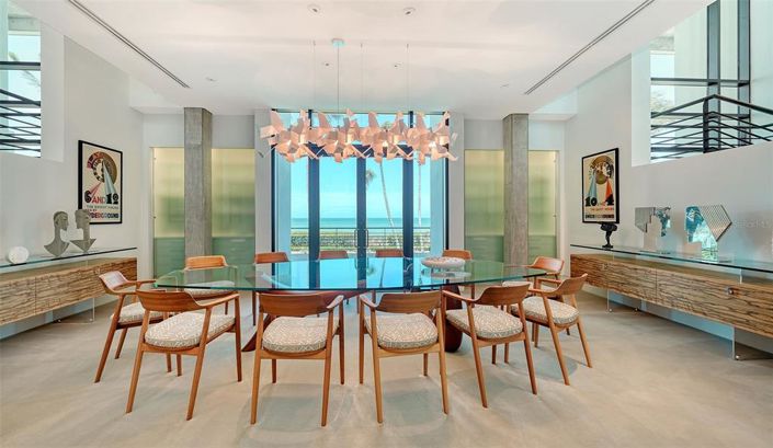 Image No.20-5 Bed Property for sale