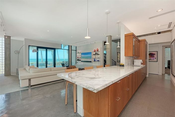 Image No.26-5 Bed Property for sale