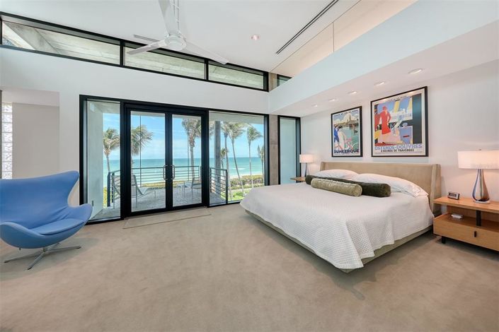 Image No.28-5 Bed Property for sale