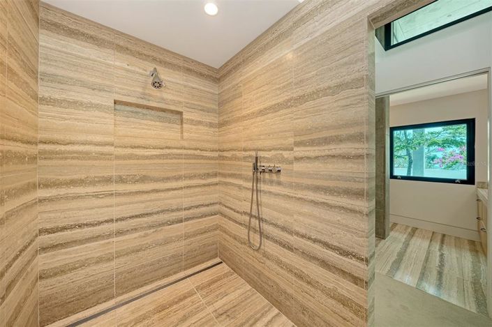 Image No.31-5 Bed Property for sale