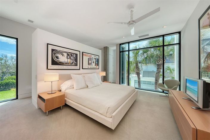 Image No.35-5 Bed Property for sale