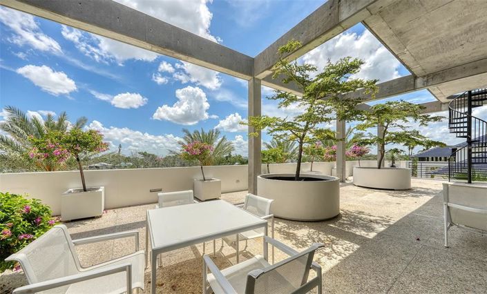 Image No.44-5 Bed Property for sale