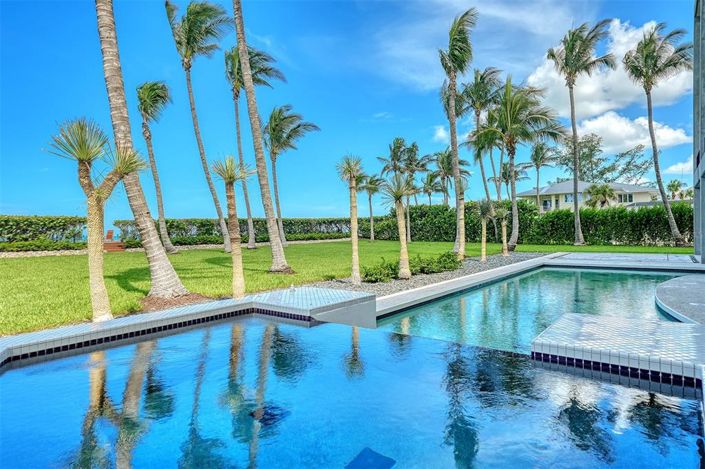 Image No.47-5 Bed Property for sale