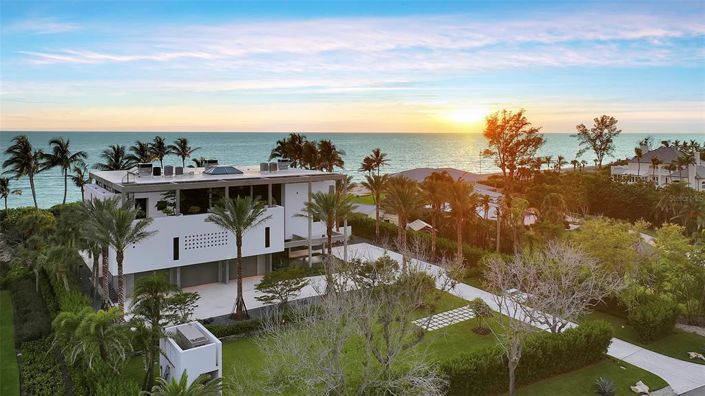 Image No.55-5 Bed Property for sale