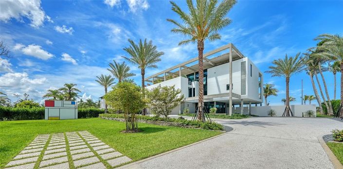 Image No.9-5 Bed Property for sale