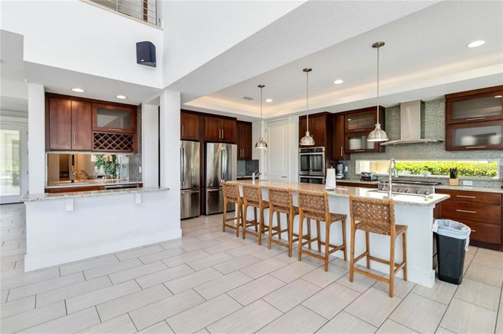 Image No.10-12 Bed Property for sale