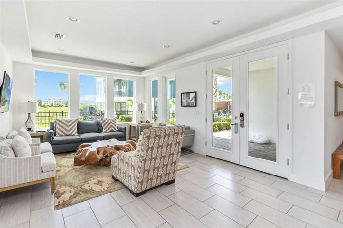 Image No.3-12 Bed Property for sale