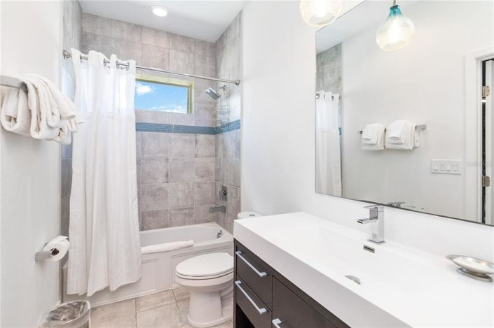 Image No.44-12 Bed Property for sale