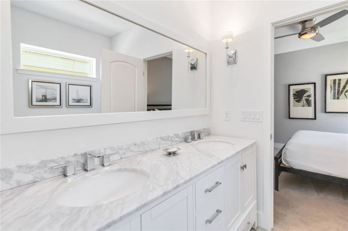 Image No.50-12 Bed Property for sale