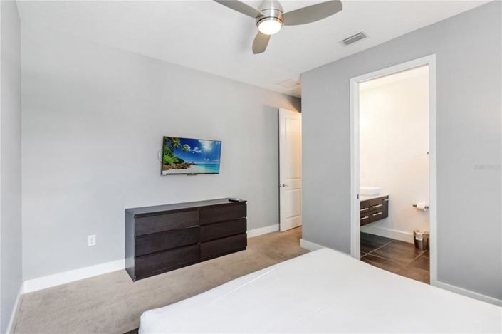 Image No.60-12 Bed Property for sale