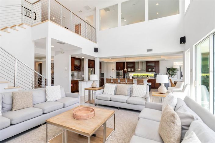 Image No.9-12 Bed Property for sale