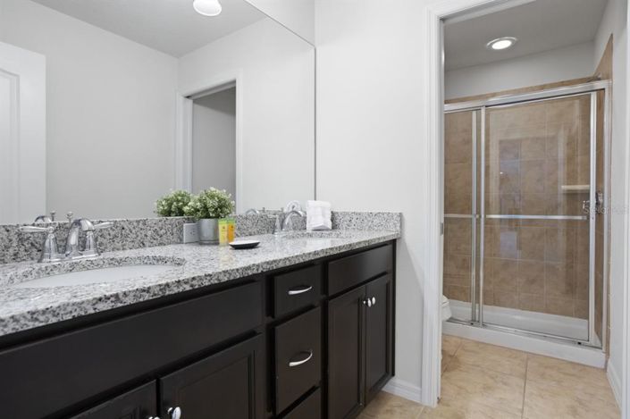 Image No.9-7 Bed Property for sale