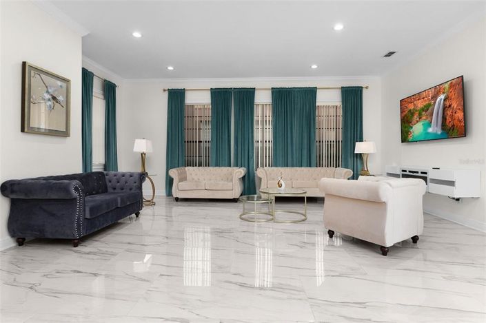 Image No.15-4 Bed Property for sale